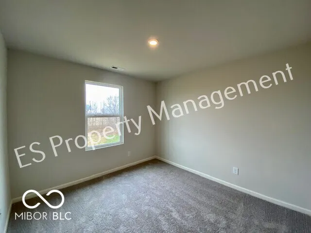 2608 W Kings Canyon Drive Muncie, IN 47303