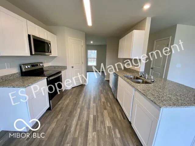 2608 W Kings Canyon Drive Muncie, IN 47303