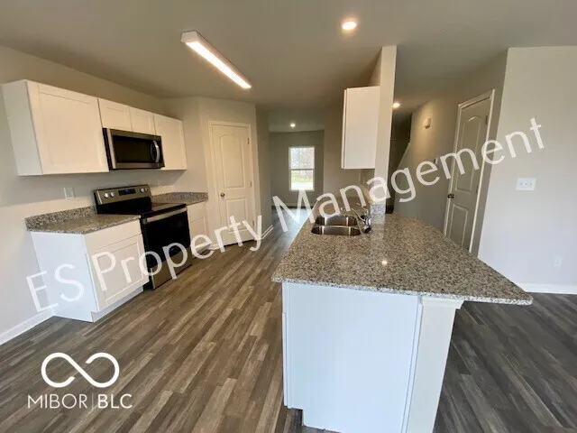 2608 W Kings Canyon Drive Muncie, IN 47303
