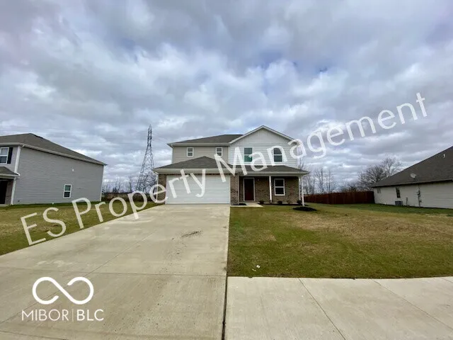 2608 W Kings Canyon Drive Muncie, IN 47303
