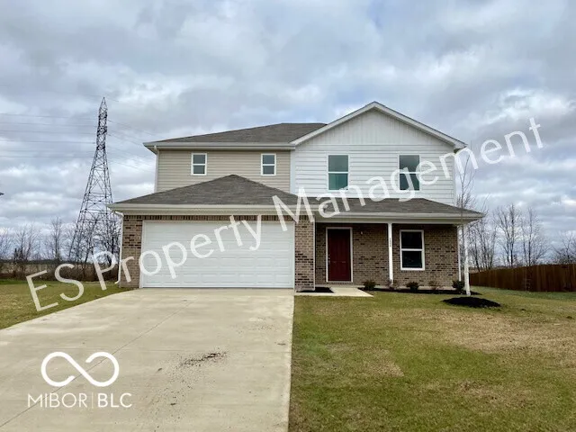 2608 W Kings Canyon Drive Muncie, IN 47303
