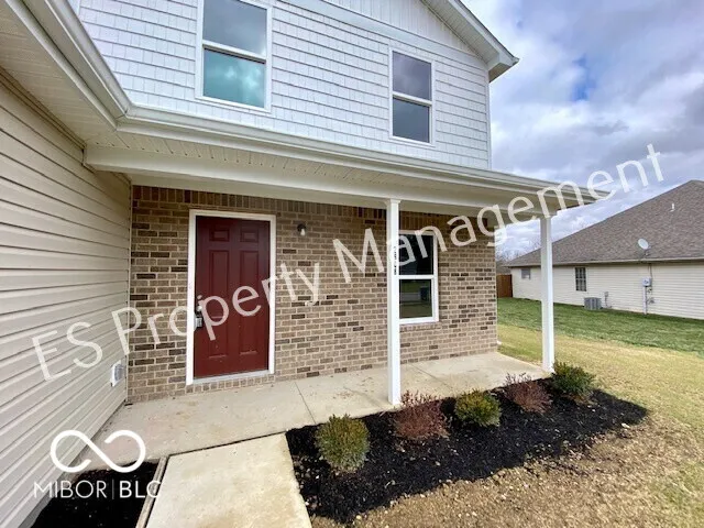 2608 W Kings Canyon Drive Muncie, IN 47303