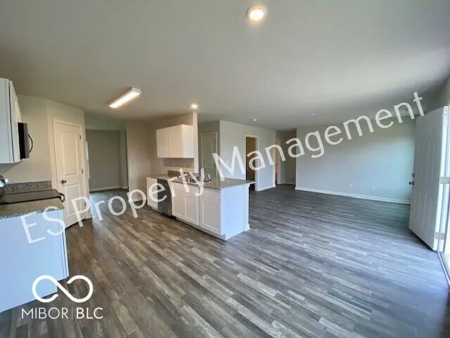 2608 W Kings Canyon Drive Muncie, IN 47303