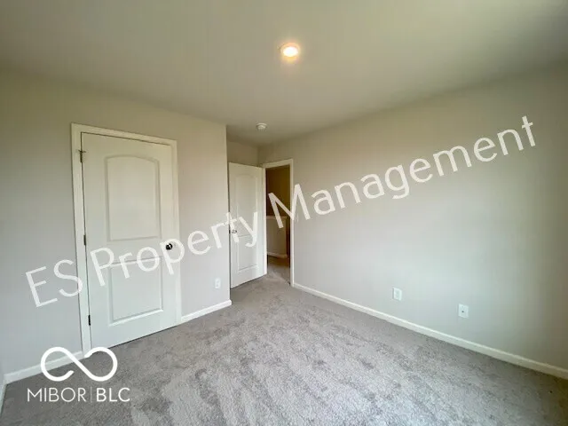 2608 W Kings Canyon Drive Muncie, IN 47303