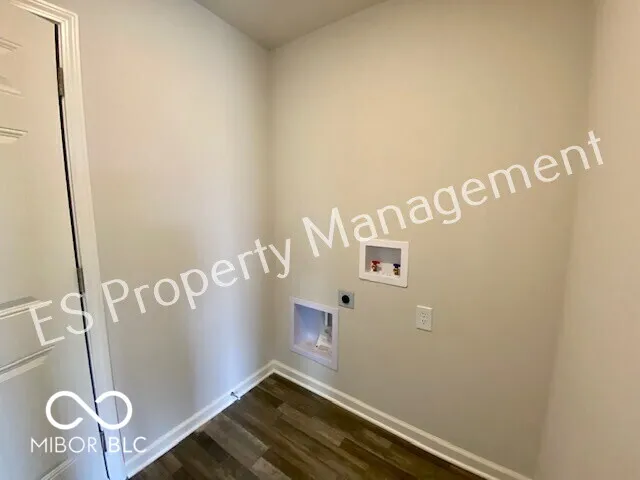 2608 W Kings Canyon Drive Muncie, IN 47303