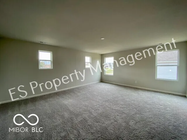 2608 W Kings Canyon Drive Muncie, IN 47303