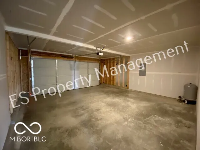2608 W Kings Canyon Drive Muncie, IN 47303