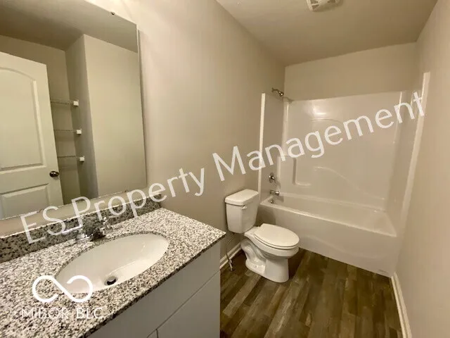 2608 W Kings Canyon Drive Muncie, IN 47303