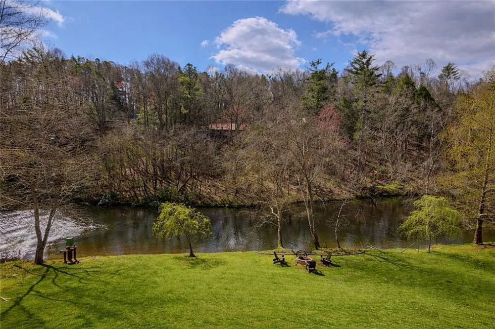 105 Riveredge Drive Ellijay, GA 30536