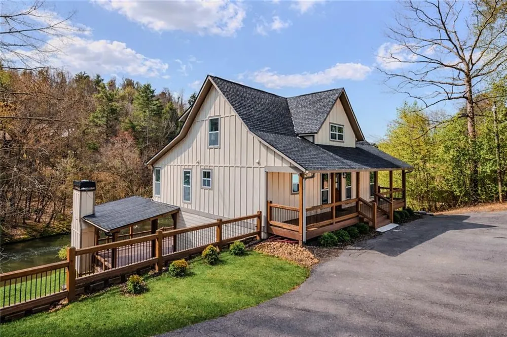 105 Riveredge Drive Ellijay, GA 30536