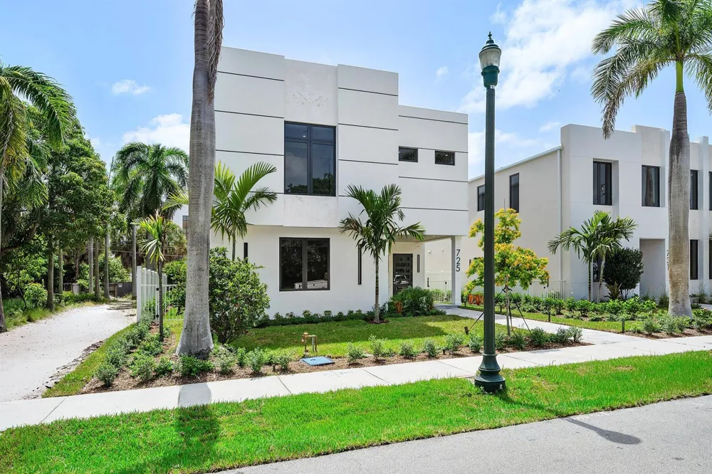 725 SE 4TH AVENUE Delray Beach, FL 33483