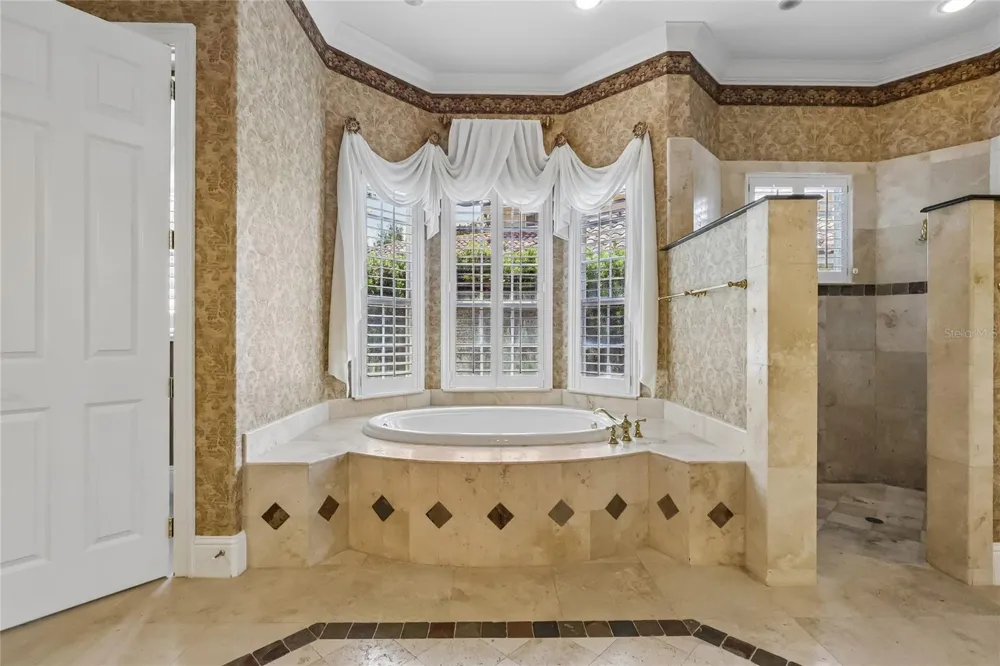 6102 S HAMPSHIRE CT Windermere, FL 34786