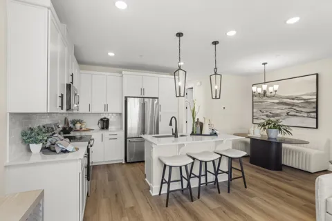 315 Lynwood Station Boulevard