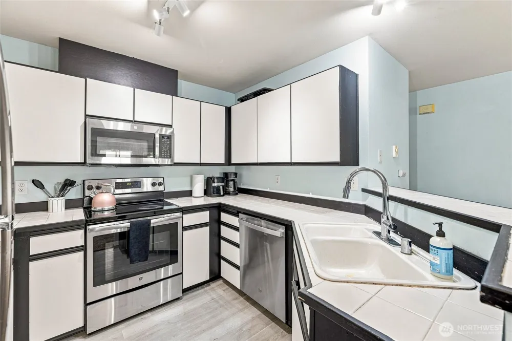 9210 Market Place #G102 Lake Stevens, WA 98258