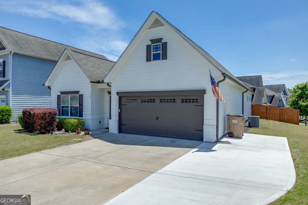 381 Eagles Bluff WAY Hoschton, GA 30548