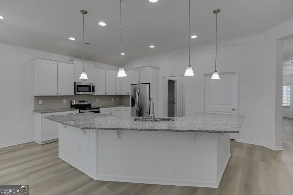 381 Eagles Bluff WAY Hoschton, GA 30548