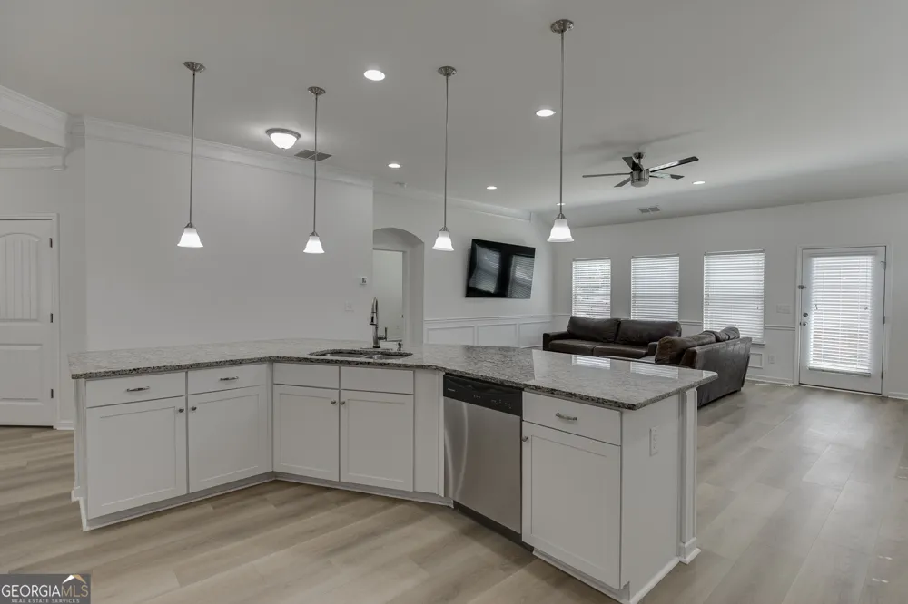 381 Eagles Bluff WAY Hoschton, GA 30548