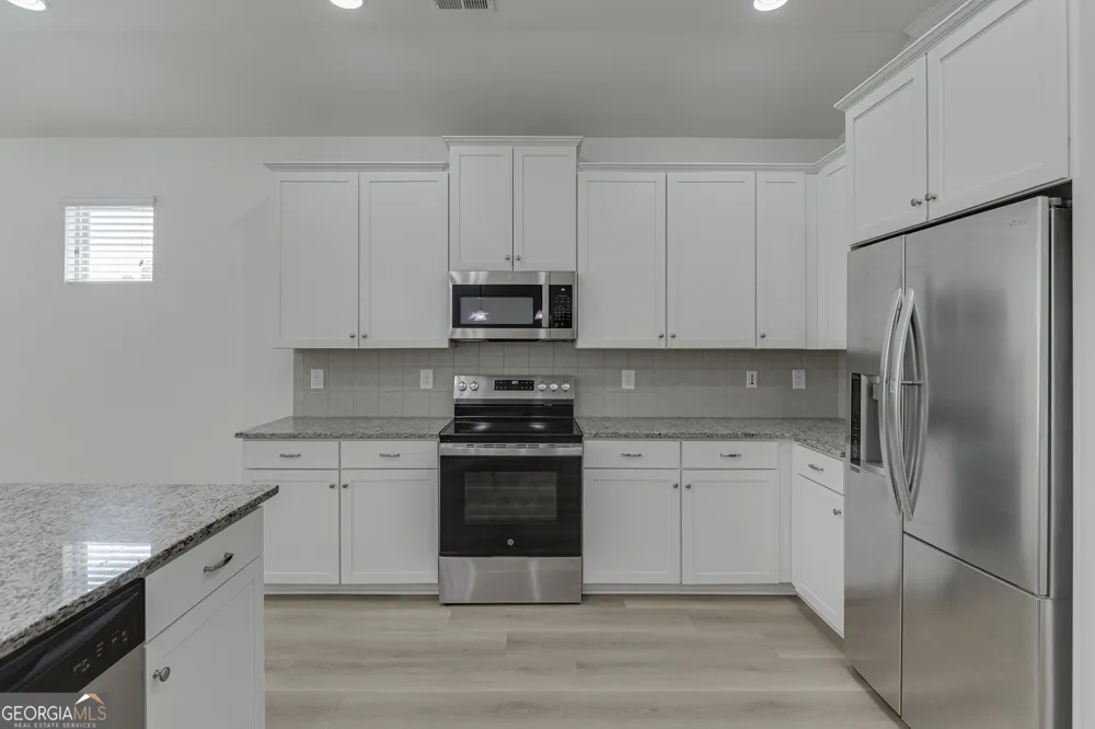 381 Eagles Bluff WAY Hoschton, GA 30548