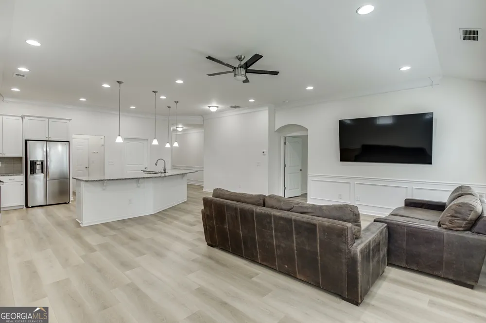 381 Eagles Bluff WAY Hoschton, GA 30548