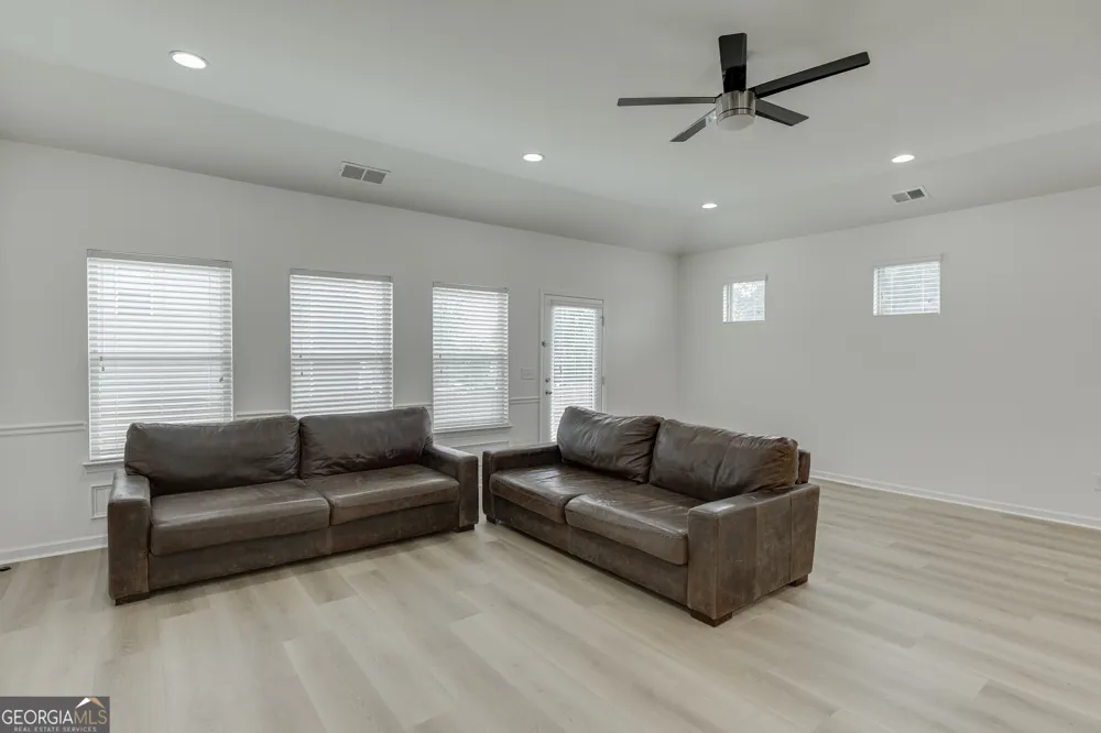 381 Eagles Bluff WAY Hoschton, GA 30548