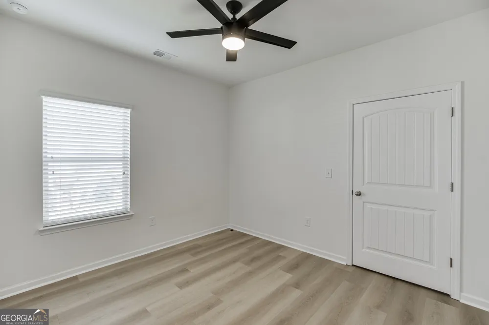 381 Eagles Bluff WAY Hoschton, GA 30548