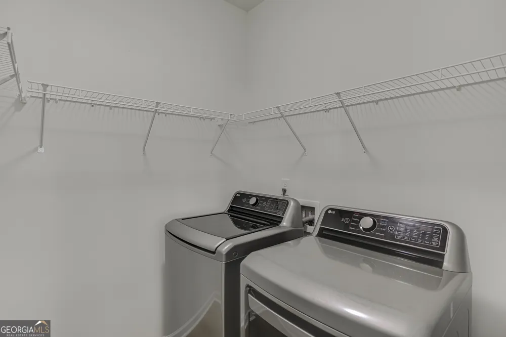 381 Eagles Bluff WAY Hoschton, GA 30548