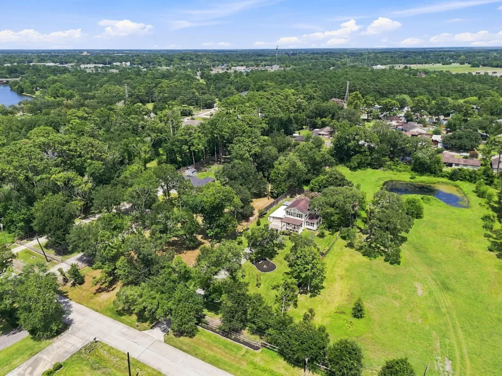 5 Palm Drive Dickinson, TX 77539