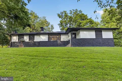 1 SUMMIT AVENUE