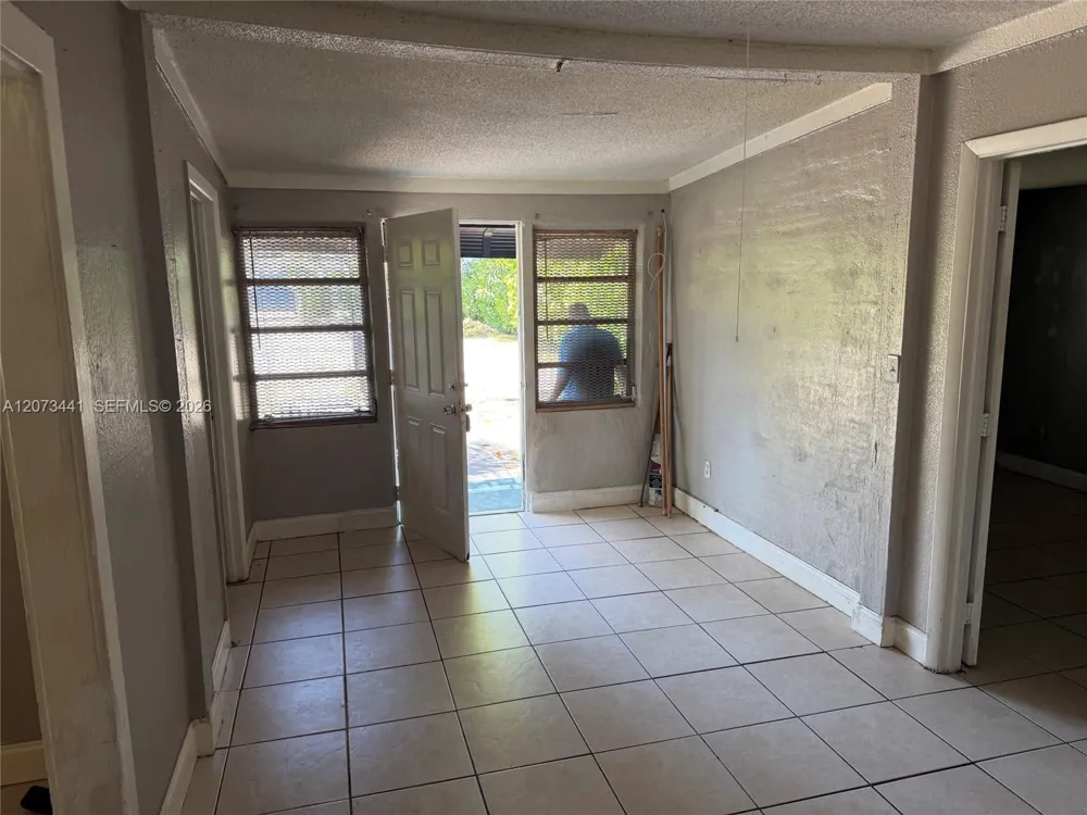 3035 NW 55th St Miami, FL 33142