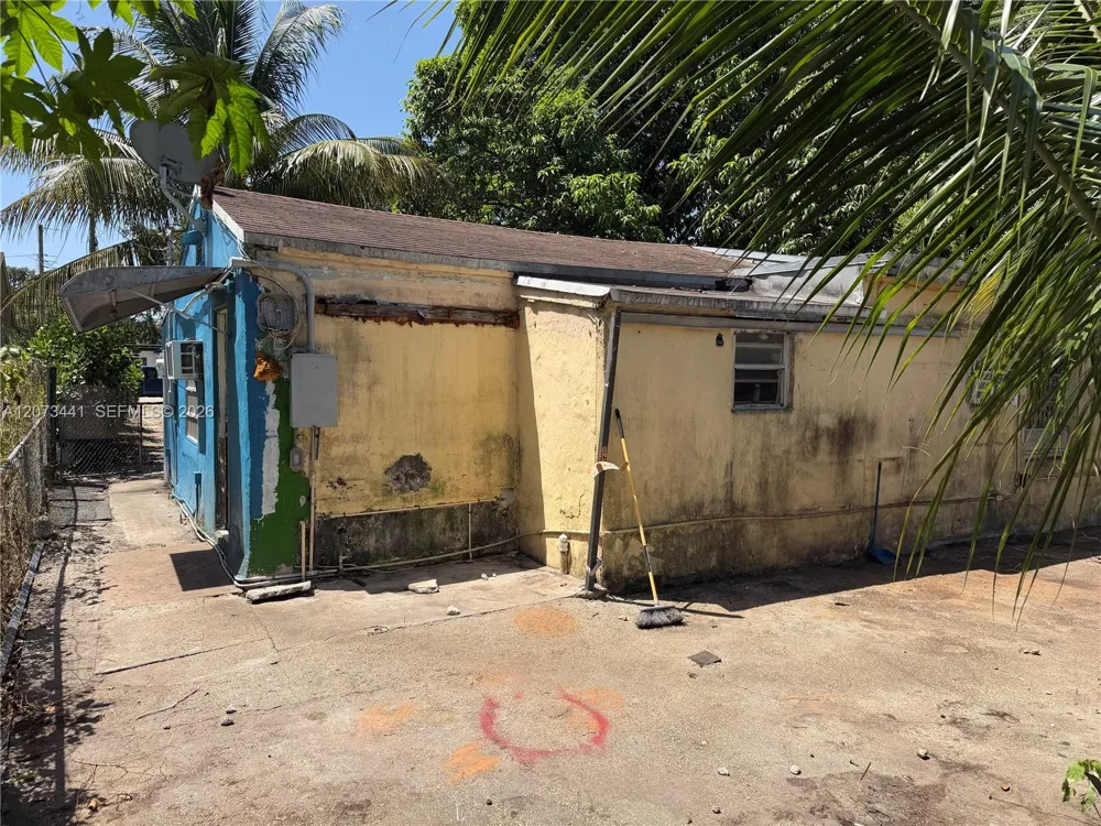 3035 NW 55th St Miami, FL 33142