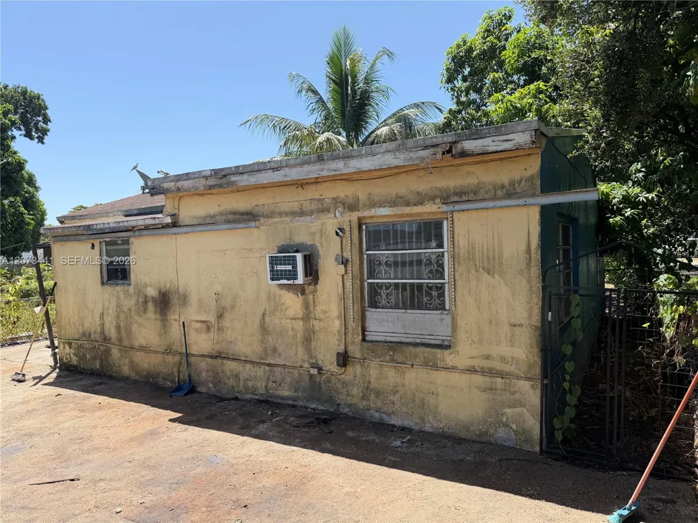 3035 NW 55th St Miami, FL 33142