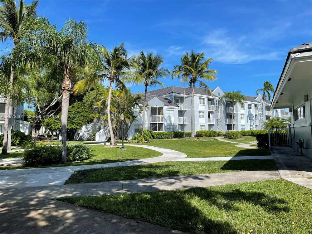 8580 SW 212th St #105 Cutler Bay, FL 33189
