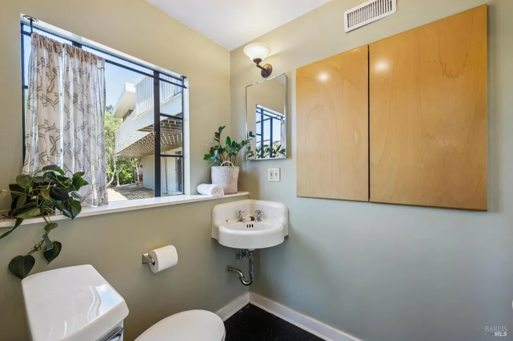 10 Fawn Ridge Fairfax, CA 94930