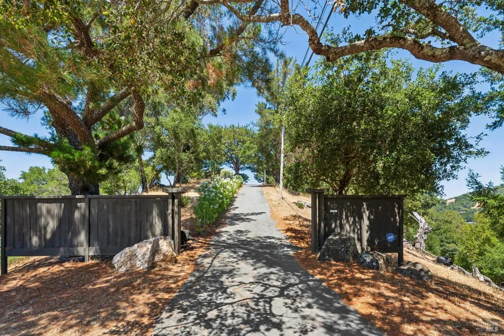 10 Fawn Ridge Fairfax, CA 94930