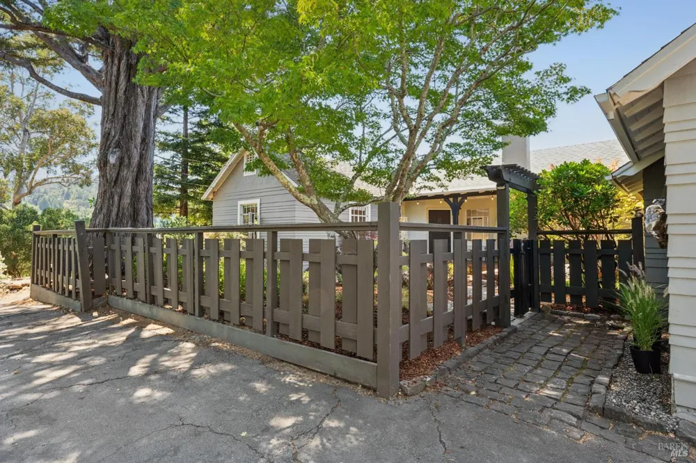 10 Fawn Ridge Fairfax, CA 94930