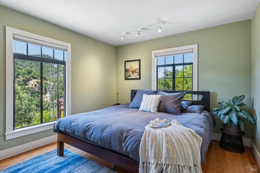 10 Fawn Ridge Fairfax, CA 94930