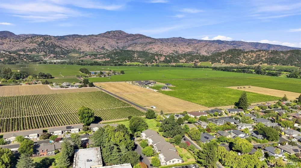 114 Vineyard Circle Yountville, CA 94599