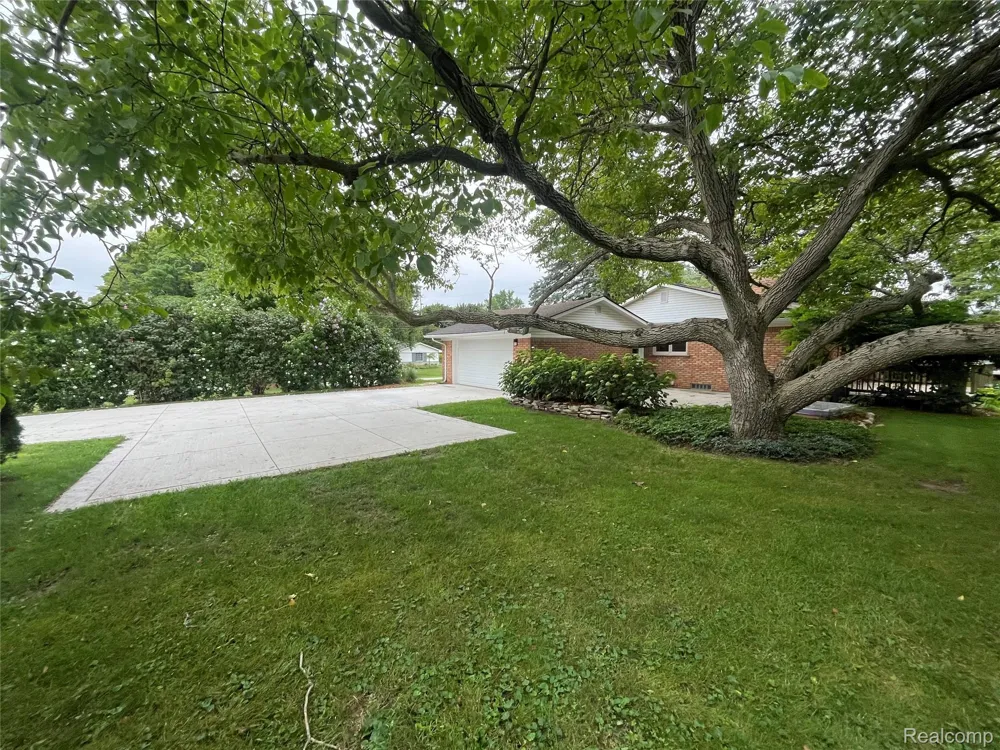 1506 Ledbury Drive Bloomfield Charter Township, MI 48304