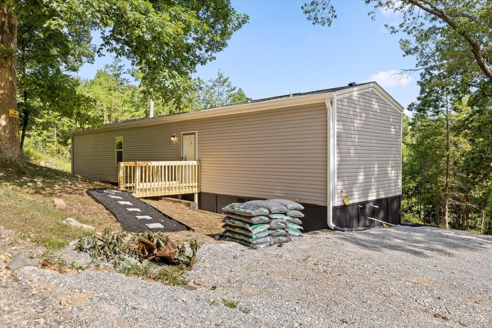 319 Scratch Ankle Road Trenton, GA 30752