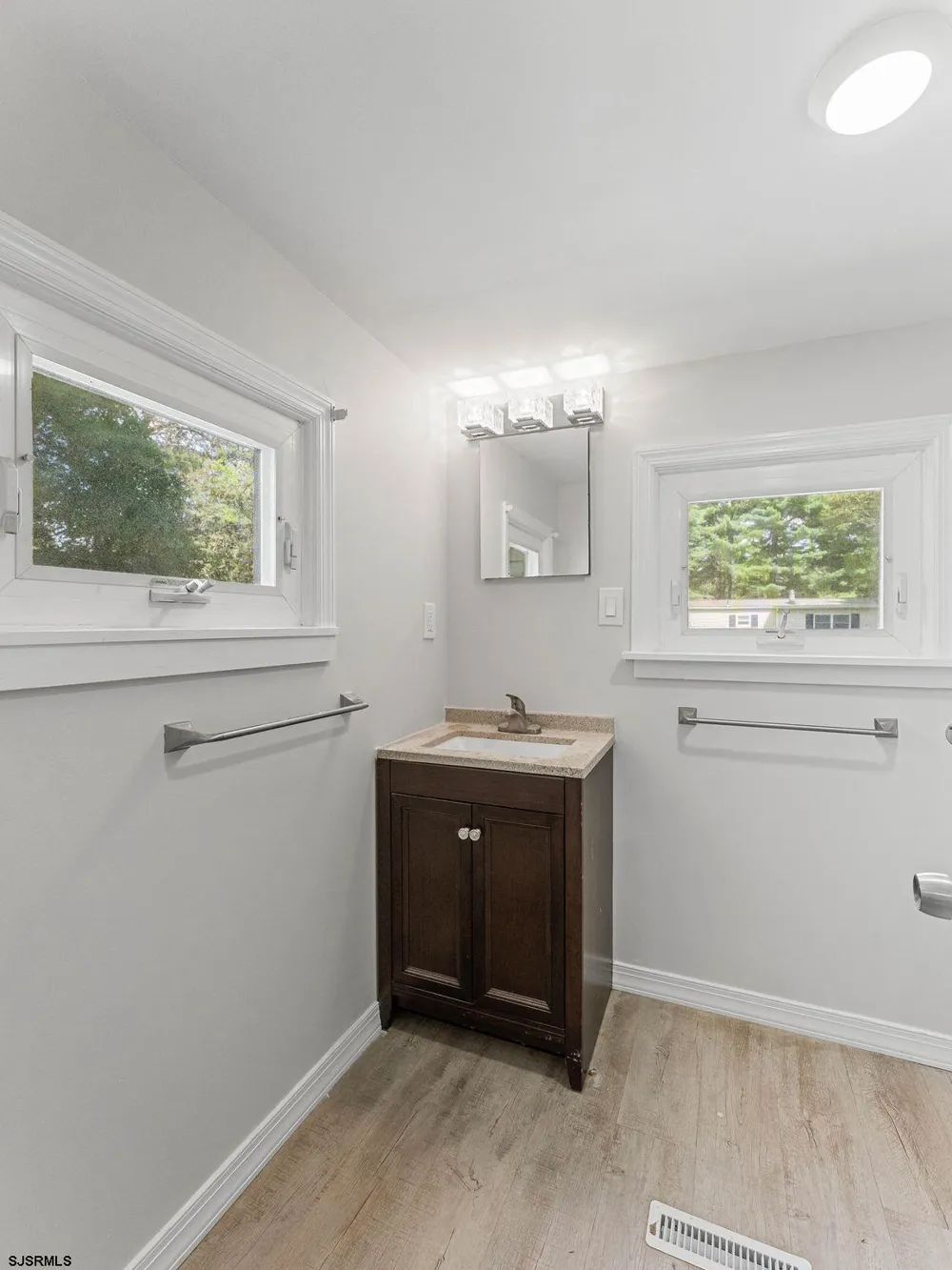 462 Main Street Vineland, NJ 08360