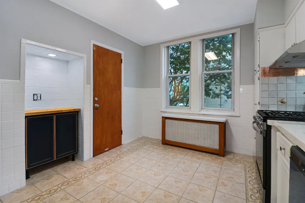 304 24TH ST Union City, NJ 07087