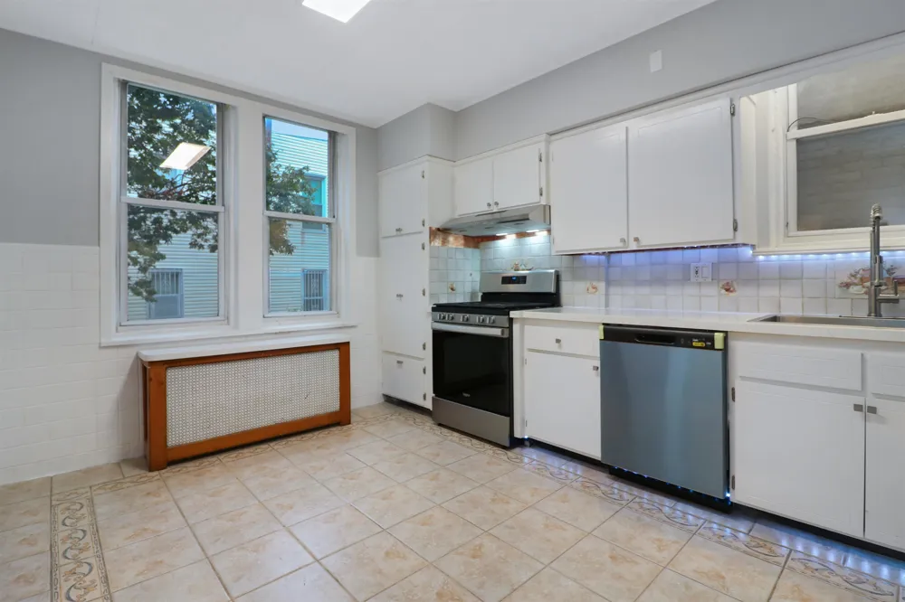 304 24TH ST Union City, NJ 07087