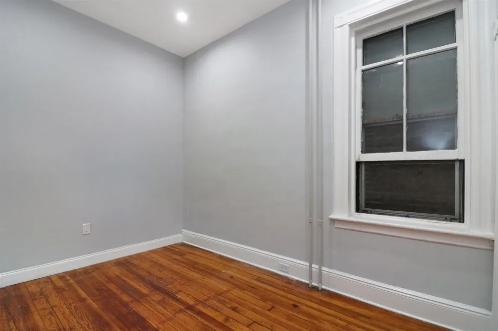304 24TH ST Union City, NJ 07087