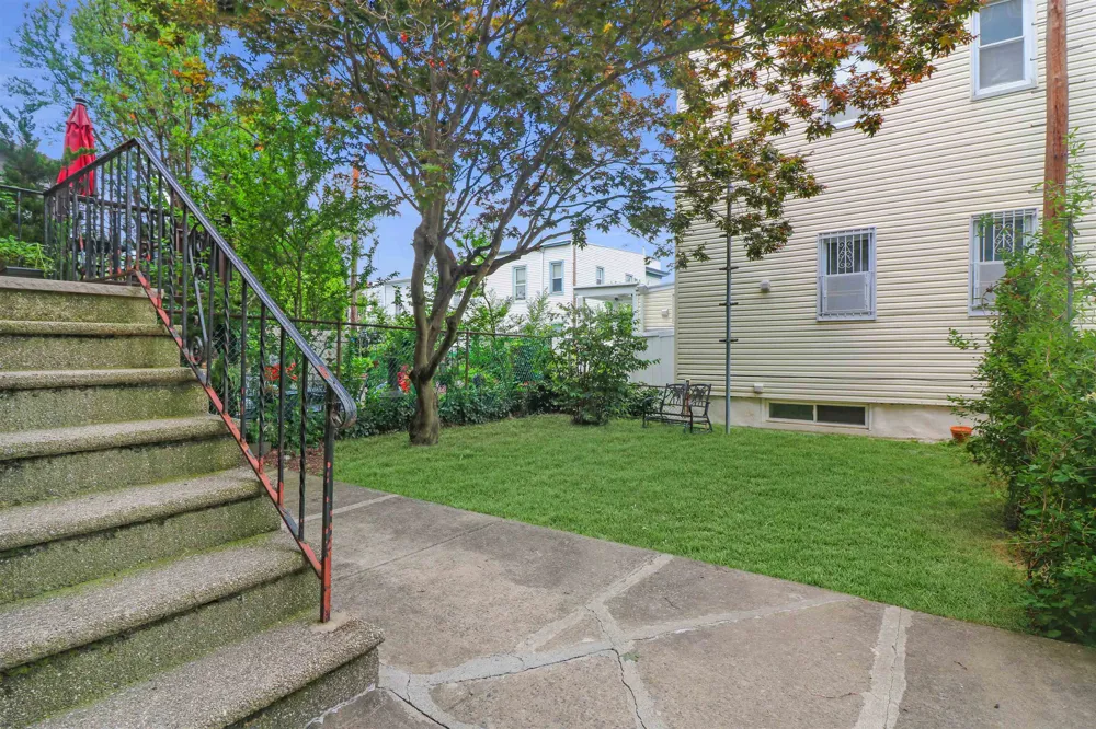 304 24TH ST Union City, NJ 07087