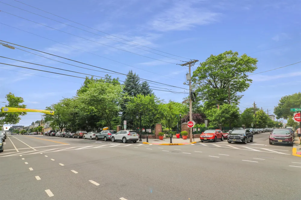 304 24TH ST Union City, NJ 07087