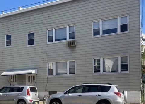 50 HUMPHREY AVE