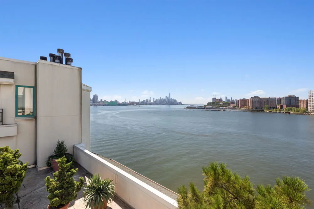 600 HARBOR BLVD Weehawken, NJ 07086