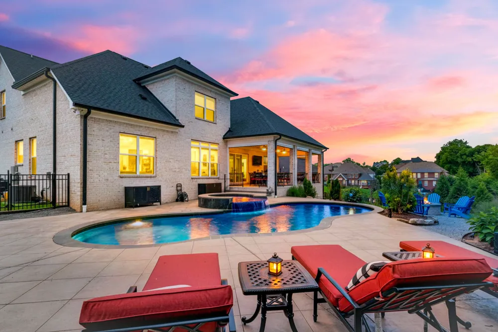 1012 Keeneland Dr Gallatin, TN 37066