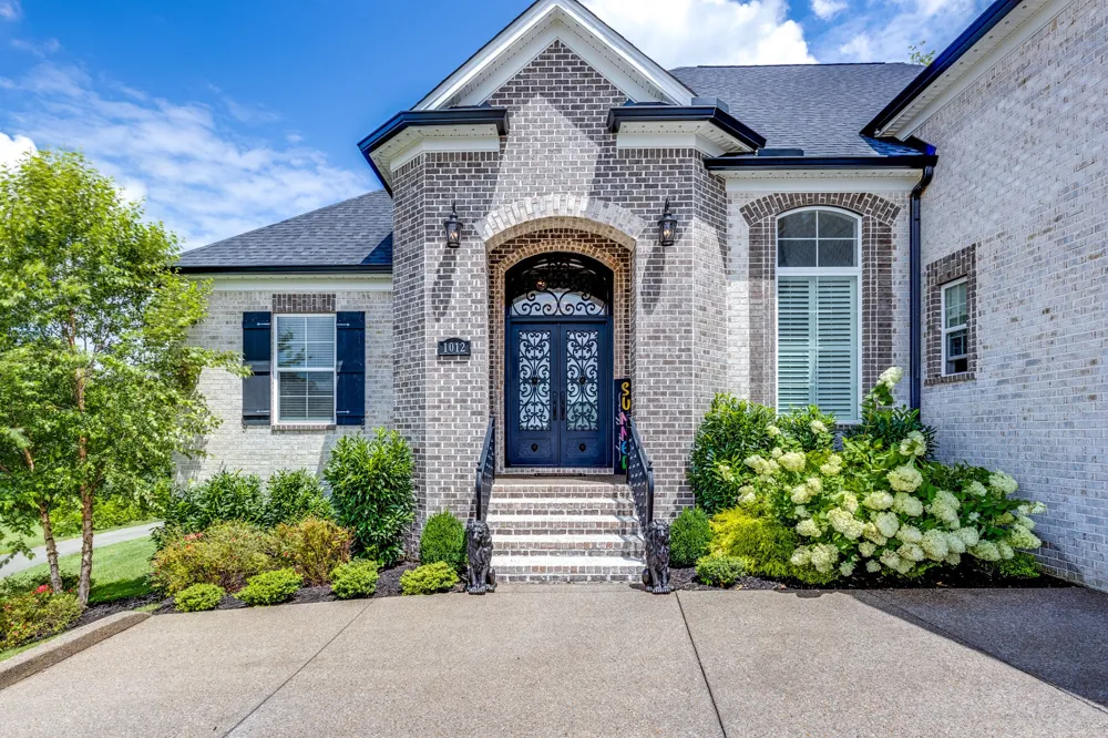 1012 Keeneland Dr Gallatin, TN 37066