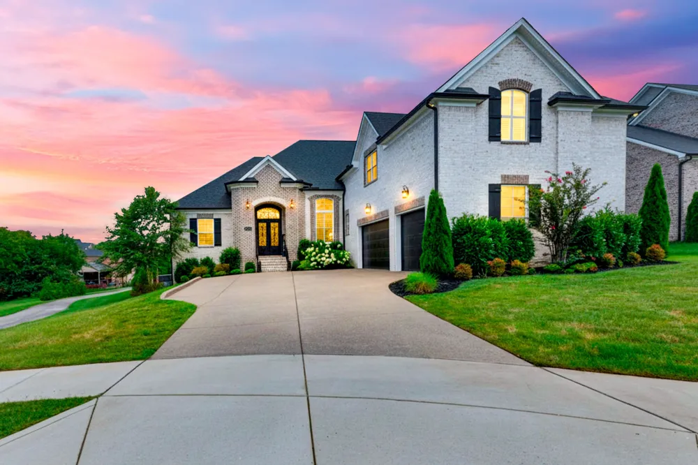 1012 Keeneland Dr Gallatin, TN 37066